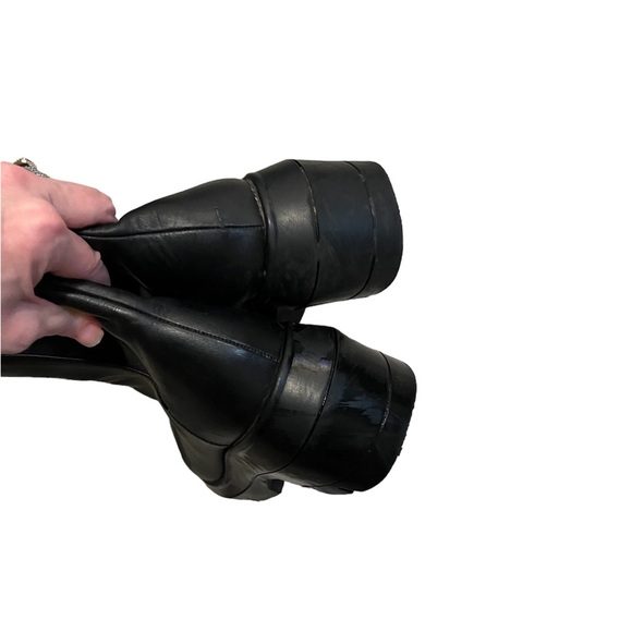 Stuart Weitzman Norah Chelsea Black Leather Boots - Picture 6 of 8